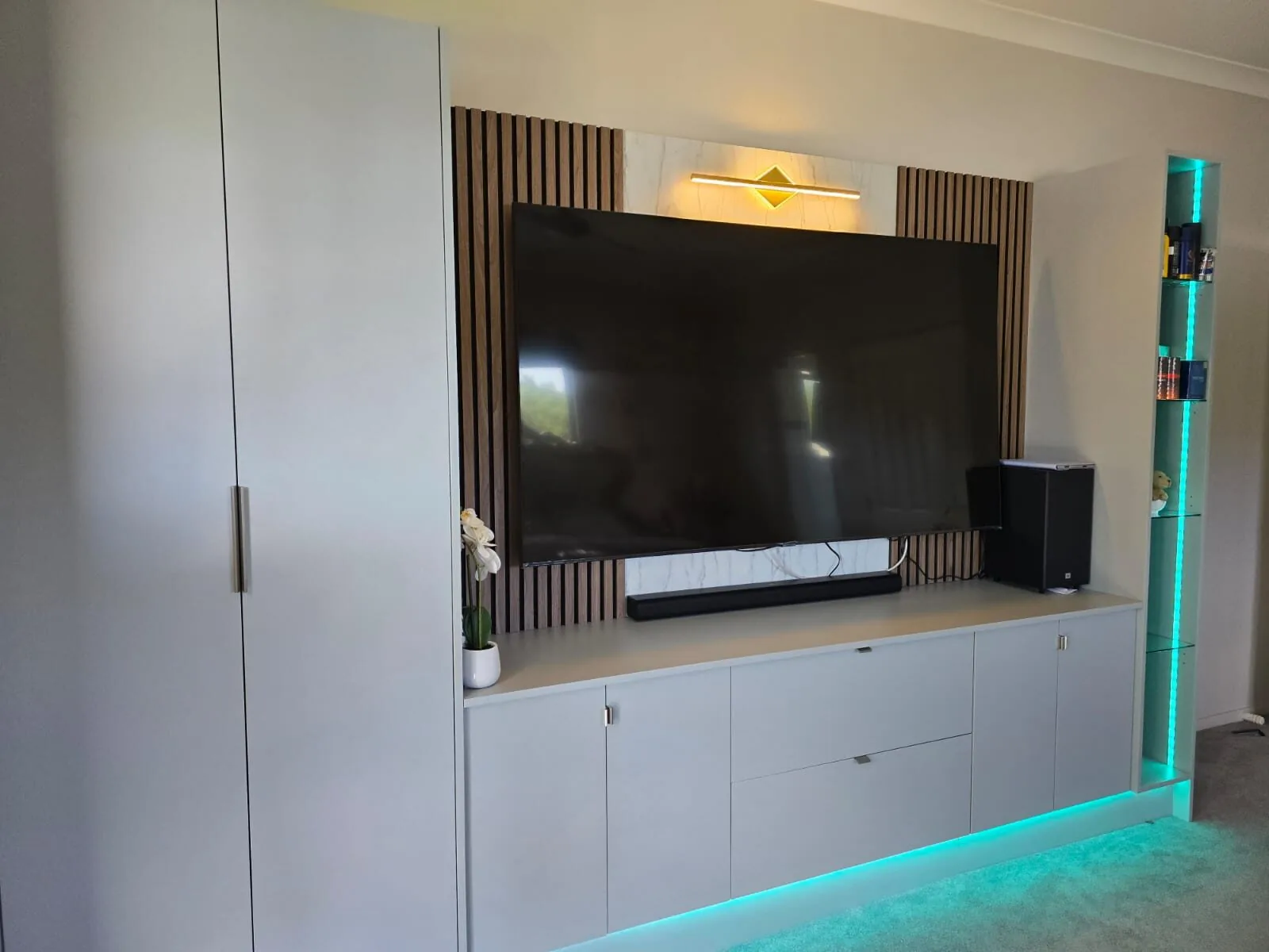 Feature-Wall Entertainment Unit