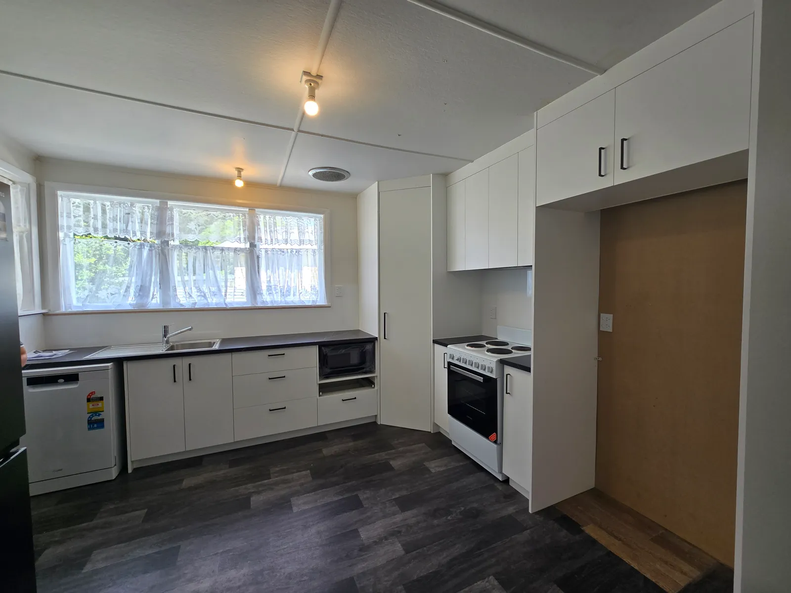 Compact White Kitchen with Freestanding Oven